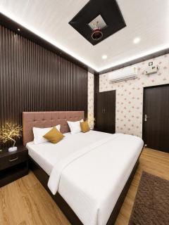 Peaceful 2BR Retreat Near Kashi Vishwanath & Assi Ghat - 5