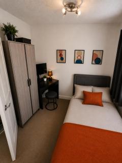 Snug 1-Bed Retreat Near City Centre - 5