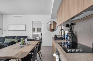 Modern High Rise Stay- 23 Floor Views - 7