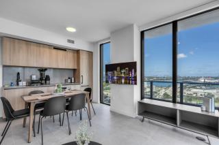 Modern High Rise Stay- 23 Floor Views - 2