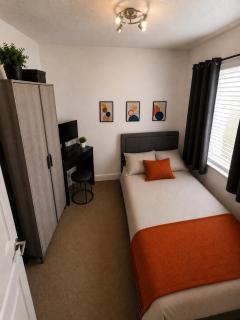 Snug 1-Bed Retreat Near City Centre - 4