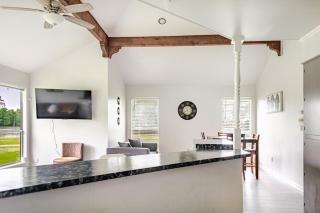 Lakefront 2BR house - Boathouse & Pier - 5