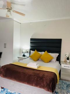 The Hideaway in Southernwood Guest House - 9