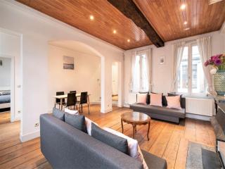 Deluxe Capital Street Stay for 12 - 8