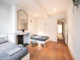 Deluxe Capital Street Stay for 12 - 2