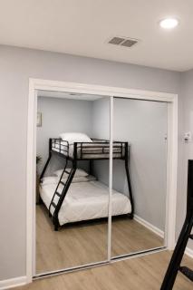 Hidden Gem Near NYC Modern & Cozy - 4