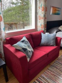 Cozy, conveniently located apartment in a 1950's wooden house - 3
