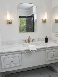 Spacious 4BR Near Subway, Sleeps 8per Easy Access to Downtown Boston - 6