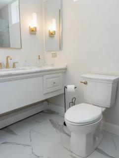 Spacious 4BR Near Subway, Sleeps 8per Easy Access to Downtown Boston - 8