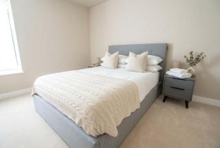 Bright & Contemporary 2 Bed Flat in Birmingham - 9