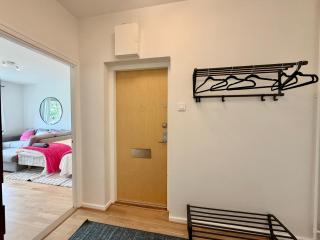 Workers & Family Homes Modern 2BR Apartment with Free Parking 10 min to Volvo - 1