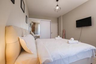 River View 1-Bedroom Apartment - 3