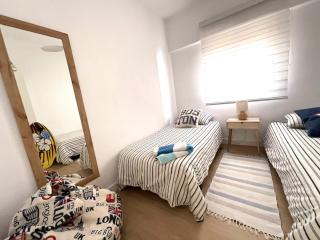 3 Bed Flat - Sleeps 5 - Wifi - 4