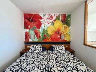 The House of Nonni Ventura - beachfront, ocean view, Wi-Fi, aircon, swimming pool - 1