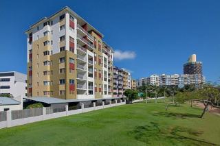 CBD Apartment River Views Pool & Parking in Townsville - 1