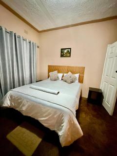 Spacious 3-Bedroom House Rental Near Victoria Falls - 4