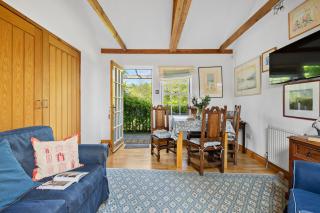 Wisteria - Swimming pool access - 4