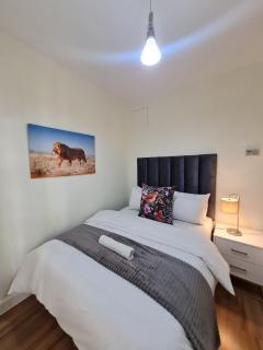 Exquisite 2 Bed 2 Bath Apmt, Inverter, Complx Pool - 3