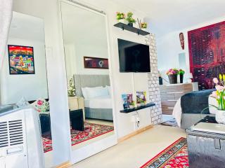 Caline VIP Luxury Jacuzzi &, Swimming Pool MEWS - Kaapstad - 5