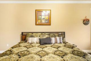 Lakefront 3BR Retreat - Pier, RV, Family-Friendly - 1