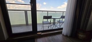 Apartament cu vedere lac si mare - 9