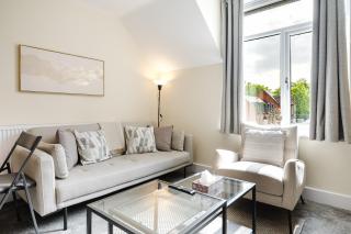 2 Bed Salford Apartment l FREE Private Parking l Contractors & Families l Sleeps 4 l FREE 1 HR EARLY CHECK-IN - 1