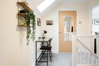 2 Bed Salford Apartment l FREE Private Parking l Contractors & Families l Sleeps 4 l FREE 1 HR EARLY CHECK-IN - 3