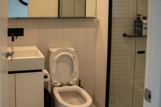 Modern high rise apt, with balcony, secure parking - 1