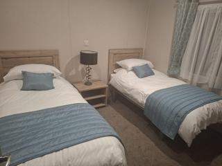 Crescent Lodge - 1