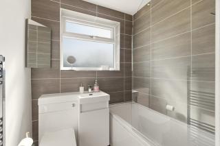 Stylish Home, 1GB WiFi, Parking - 4