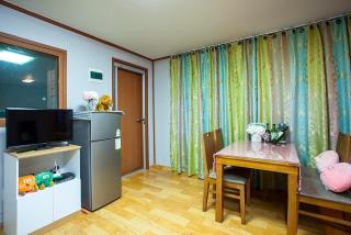 hongcheon river view sonamu pension - 4