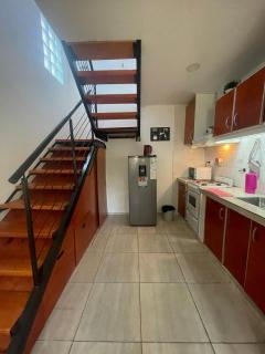Loft luminoso con balcón y entrada independiente - 6