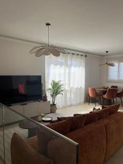 Villa Bikara, neuve, élégante et lumineuse proche de Nice - 9