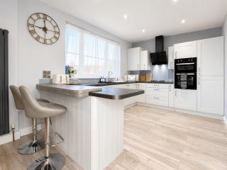 Modern, luxury 3-Bedroom Bungalow for Groups & Contractors - 3