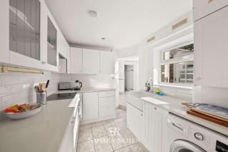 Stylish 2 Bed Windsor Home - Sleeps 4 - Driveway Parking - Near Castle & Legoland - 9