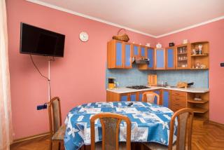 Colorful flat with bell-shaped balcony - 5