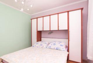 Colorful flat with bell-shaped balcony - 1