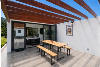 São Brás Luxury Home - Jacuzzi & Garden - 8