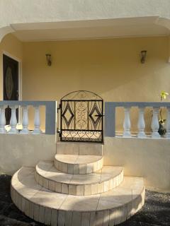 2 Bed Apartment - Sea View & 10min to Local Beach - 4
