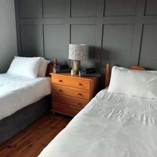 Hill House, panoramic Burren views, ideal location - 5