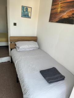 Pier Road Holiday Home - 8