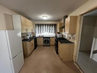 Modern 3-Bedroom House near Nottingham railway station and food ball ground - 8