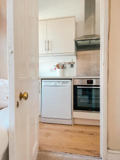 Sugden Road - Nr Clapham Junction & Clapham Common, 2 bed - 7