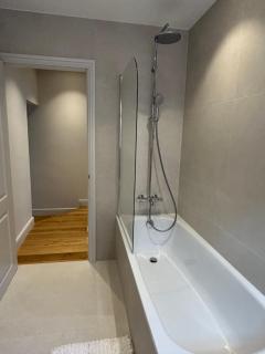 Spacious, Newly Renovated Flat in Charming Village - 6