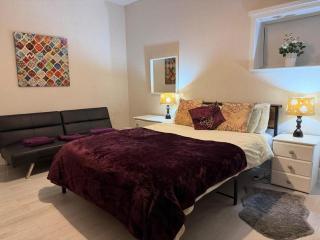 Family - Parking - Garden- WiFi - Sleeps 4 - 0