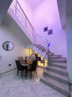 Luxury 3 Bedroom Apartment with Pool Gym PS5 and 24 Hours Light Lekki - 7