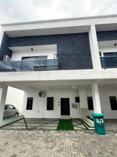 Luxury 3 Bedroom Apartment with Pool Gym PS5 and 24 Hours Light Lekki - 6