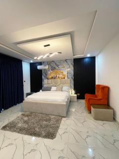 Luxury 3 Bedroom Apartment with Pool Gym PS5 and 24 Hours Light Lekki - 2