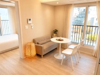 63 New Modern Stay near Hongdae with Sunny Room - 1
