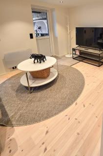 Cozy Beachfront Apartment with Stunning Views - 4